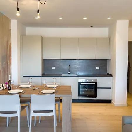 Blue Life Tirabora Short Rent شقة ترييستي