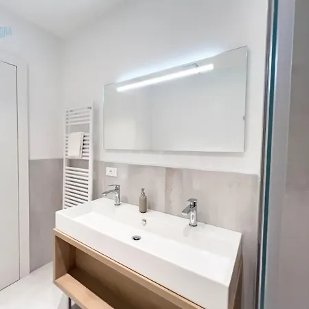 Apartment Bluemare E Blueterra Tirabora Short Rent, Con Parcheggio Privato Trieste