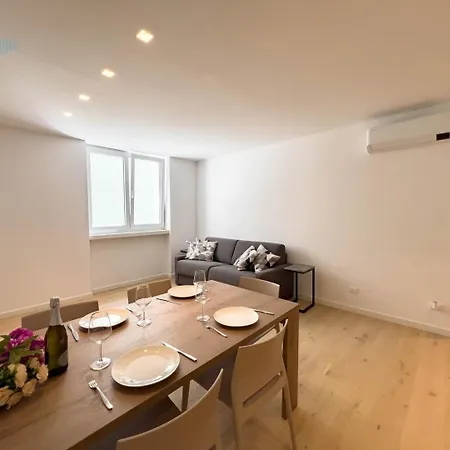 Apartment Bluemare E Blueterra Tirabora Short Rent, Con Parcheggio Privato Trieste