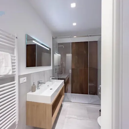 Apartment Bluemare E Blueterra Tirabora Short Rent, Con Parcheggio Privato Trieste