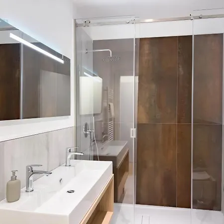 Bluemare E Blueterra Tirabora Short Rent, Con Parcheggio Privato Trieste